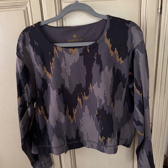 Lululemon-Robert Geller gray and gold top excellent condition sz. large - Picture 1 of 3